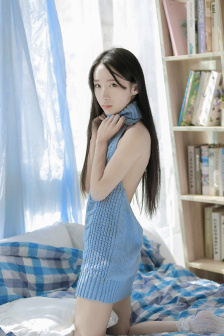 牡丹花下